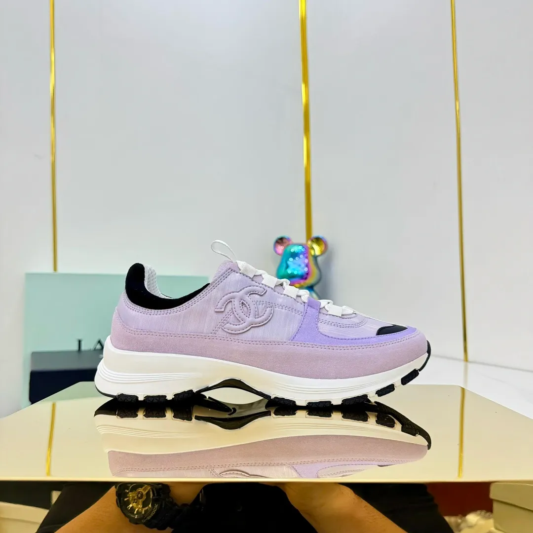 👟👟Ex-factory price 600👟👟High quality! ! ! CHANEL Chanel 25A latest thick-soled casual sports shoes. The counter is synchronized. The counter is very popular. It is a shoe that is very difficult to buy. The most popular thick-soled casual shoes on the Internet. As you can imagine, the most popular thick-soled casual shoes can not be missed. It has both good looks and comfort. Simple and versatile. The thick sole increases the height and is super versatile. Whoever wears it will look better. Upper: cowhide stitching. Lining: breathable mesh. Outsole: TPU original outsole. Size: 35-41 👉